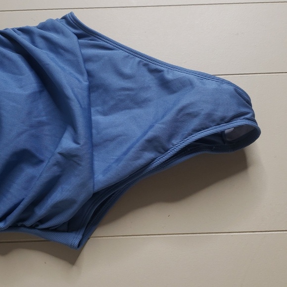 Women's Shirred Ribbed Bandeau Cheeky One Piece Swimsuit Blue Shade & Shore S - Picture 5 of 8